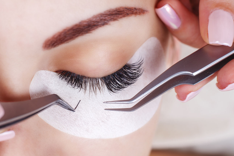 Why To Choose A Professional For Eyelash Extensions