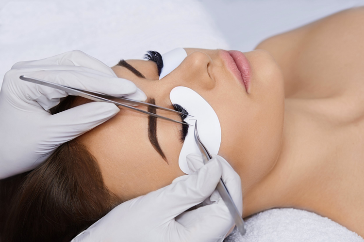 Why To Choose A Professional For Eyelash Extensions