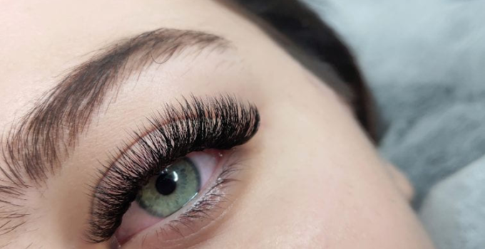 Why To Choose A Professional For Eyelash Extensions